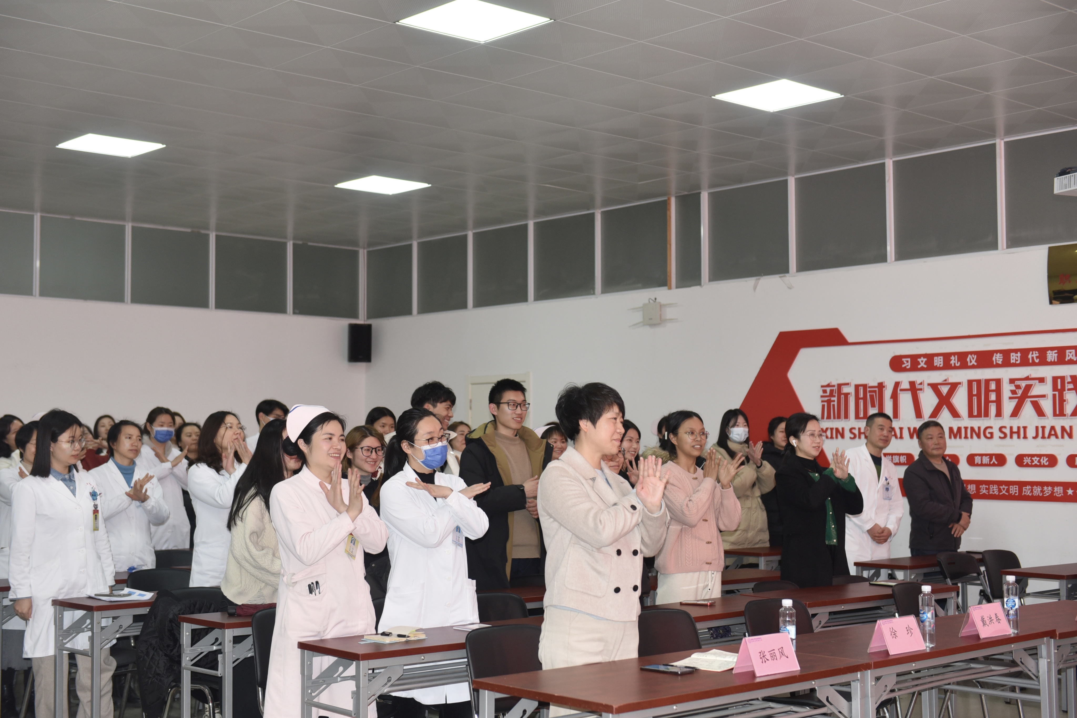 54bd2c620c204e0296a206a7a8aedfda.jpg